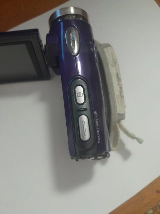 Cámara de fotos morada con diseño paisley