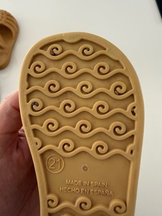 Sandalias Cangrejeras Igor color mostaza T.21