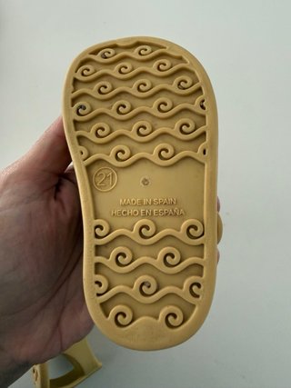 Sandalias Cangrejeras Igor color mostaza T.21