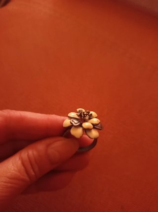 Anillos vintage morado y beige