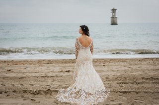 Vestido novia de encaje largo beige y blanco