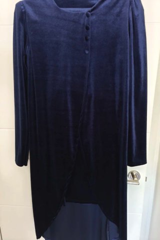 Traje terciopelo azul y capa morada