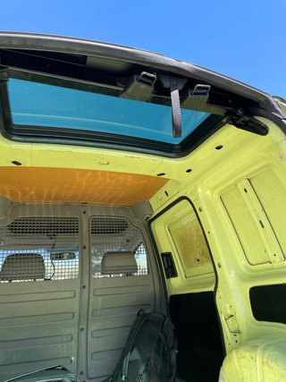 Volkswagen Caddy Negra