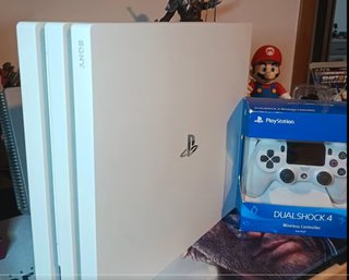 PS4 Pro Glacier White 1TB Sony