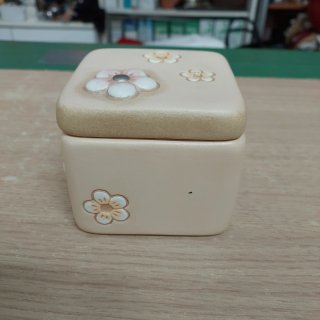 Scatola Thun ceramica fiori 8,5x8,5x7,5cm
