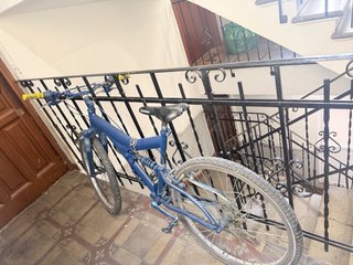 Bicicleta azul de montaña