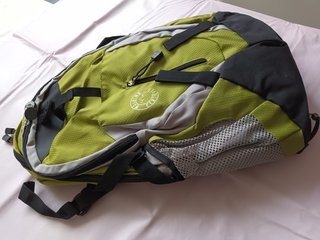 Mochila Senderismo Verde y Gris