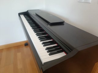 Piano Digital Yamaha YDP-131 Marrón