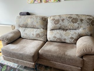 Sofá y sillones tela floral beige