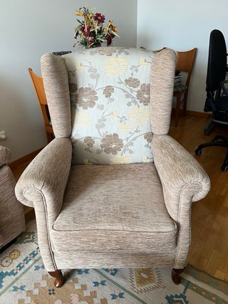 Sofá y sillones tela floral beige