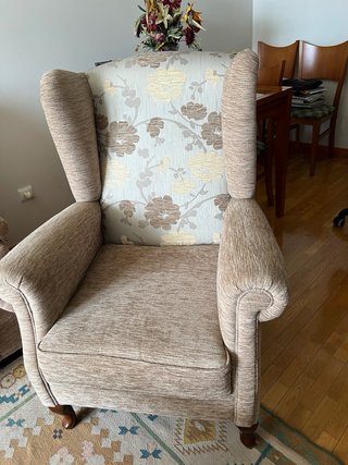 Sofá y sillones tela floral beige