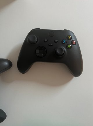 Xbox Series X con 2 mandos