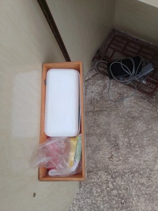 Mueble de madera para máquina de coser