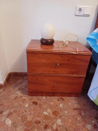 2 Mesitas de noche de madera