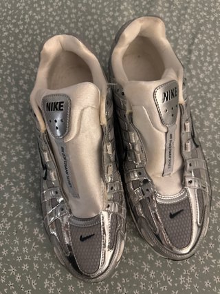 Zapatillas Nike Plata y Negro