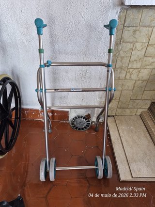 Silla de ruedas Moretti y andador