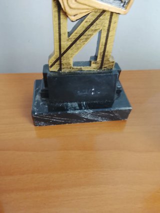 Figura Trofeo Naipes Poker