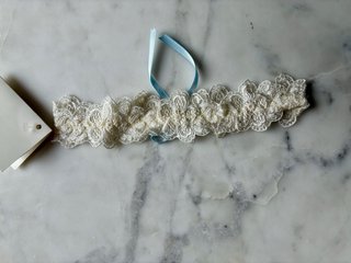 Liga de Novia Rosa Clará Encaje Blanco y Azul