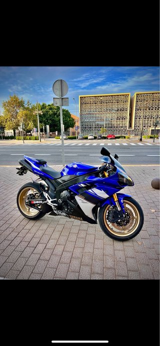 Yamaha R1