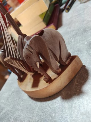 Soporte Kora Madera Elefantes Tallados
