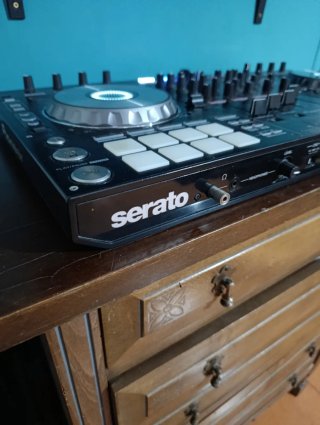 Controladora DJ Pioneer Serato DDJ-SX