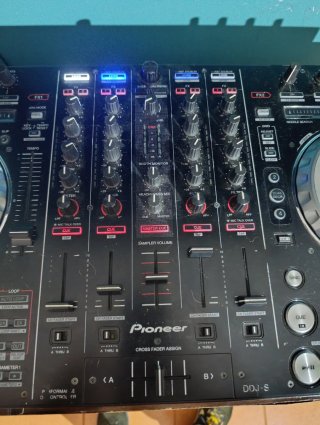 Controladora DJ Pioneer Serato DDJ-SX