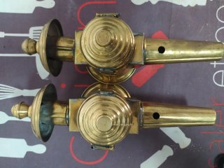 Faros de carruaje antiguos de latón