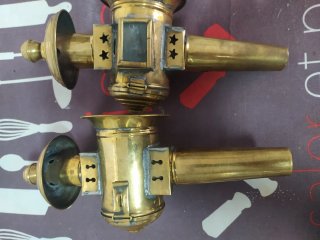 Faros de carruaje antiguos de latón