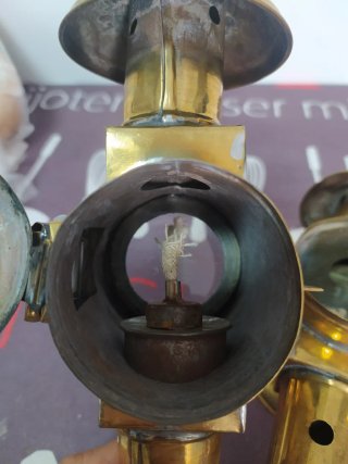 Faros de carruaje antiguos de latón
