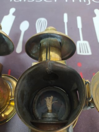 Faros de carruaje antiguos de latón