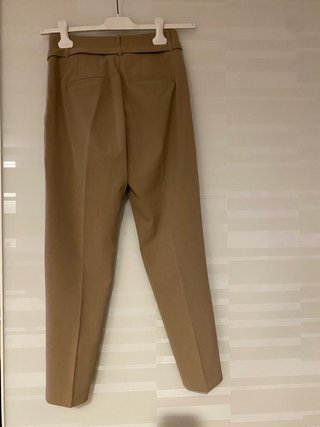 Pantaloni eleganti beige con cintura