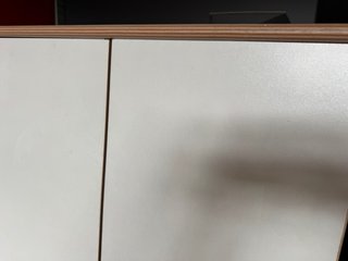 Armario Escobero Blanco y Madera