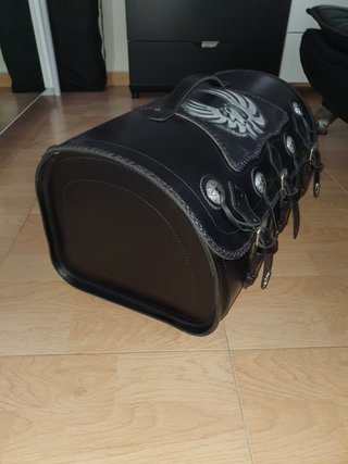 Baúl de cuero para moto touring