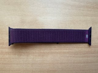 Apple Watch 40mm. Plum Sport Loop