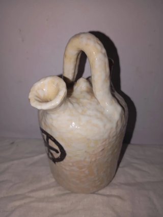 Botijo de cerámica pintado a mano