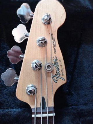 Bajo Eléctrico Fender Mark Hoppus Jazz Bass