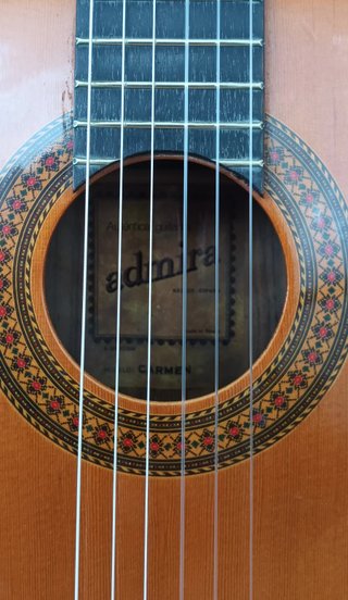 Cedro y Palosanto. Guitarra Admira Carmen (90s)
