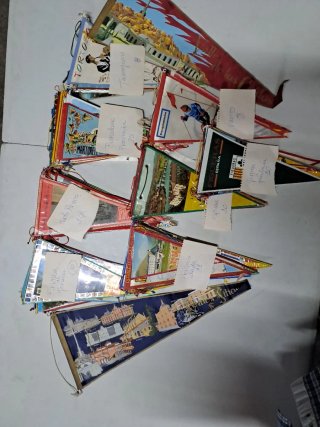 Lote 93 Banderines Colección. Catalunya, España y