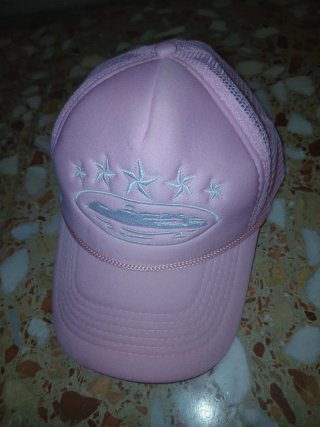 Gorra rosa de malla