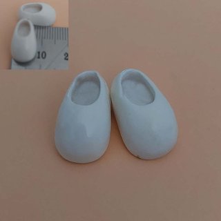Scarpe in ceramica per casa delle bambole