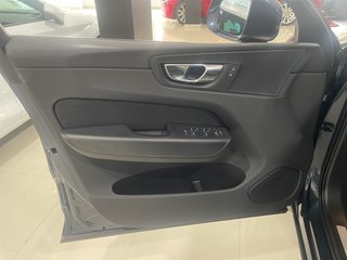 XC60 2.0 B4 D Momentum Pro Auto