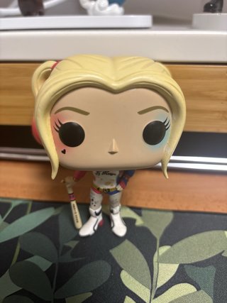 Funko Pop Harley Quinn con bate