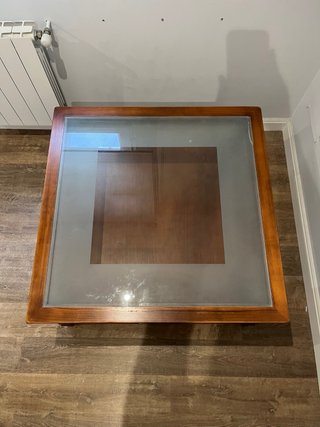 Mesa de centro de madera cuadrada