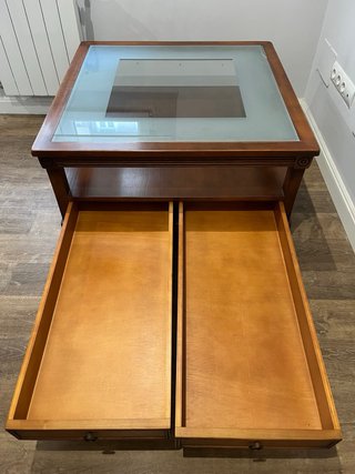 Mesa de centro de madera cuadrada