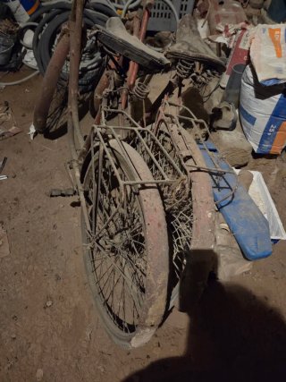 Bicicleta antigua oxidada