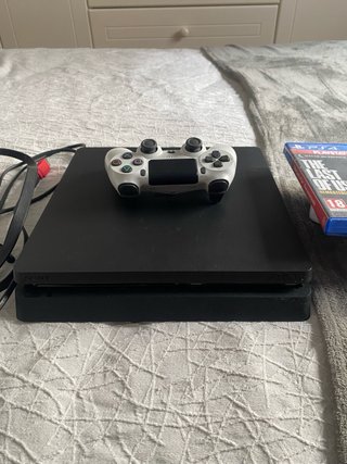 PS4 1TB + 5 JUEGOS + 2 MANDOS