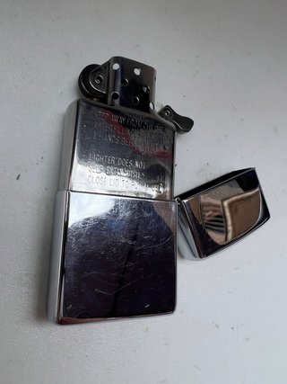 Los dos mecheros Zippo