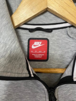 Sudadera Nike Tech Gris
