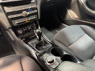 Infiniti Q30 1.6 i