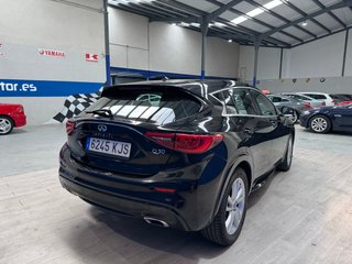 Infiniti Q30 1.6 i